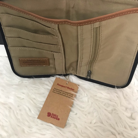New FJALL RAVEN Passport Wallet - Picture 6 of 6